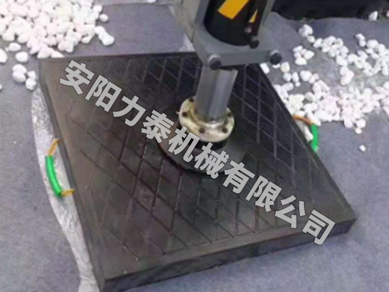 支腿墊闆